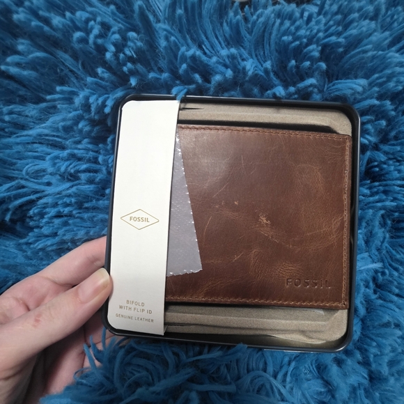 Fossil Other - Fossil Derrick Flip ID Bifold Wallet Leather Brown NWT